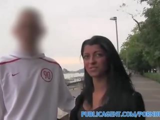 Viešasis agentas captivating brunetė pakliuvom į viešbutis kaip jos bf waits už