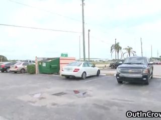 Uomo acquista shlong succhiato in box auto