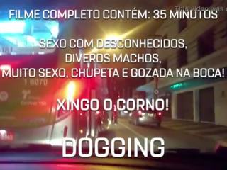 Corno levando а esposa кристина cris ем seu primeiro догинг na mirante га lapa ал ser abusada por desconhecidos, xinga o corno, chupa, e engole leitinho