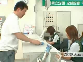 Veider rinnakas jaapani post kontoris avalik riietes naine paljaste meestega tissijobi