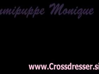 Gummipuppe monique crossdresser ar sieviete maska uz pub